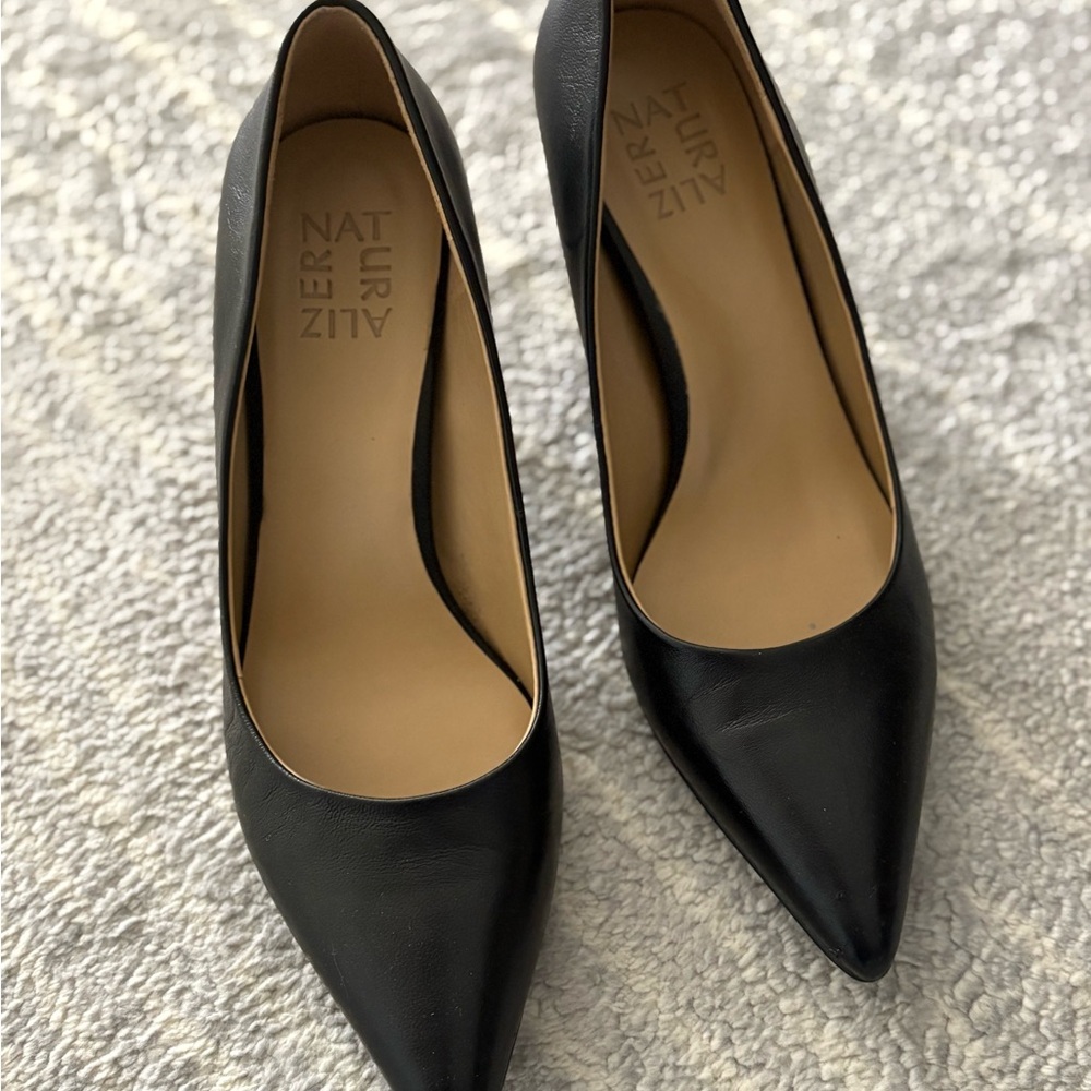 Naturalizer Everly Pimps classic  Black Heels